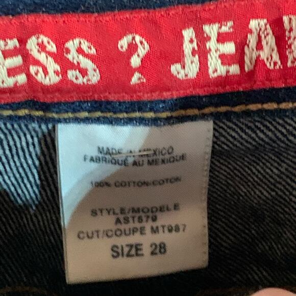 Guess - Picture 4 of 8